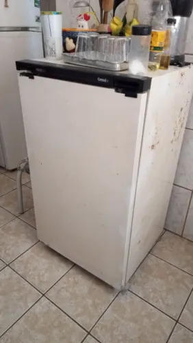 Freezer vertical funcionando perfeitamente! ACEITO OFERTA.