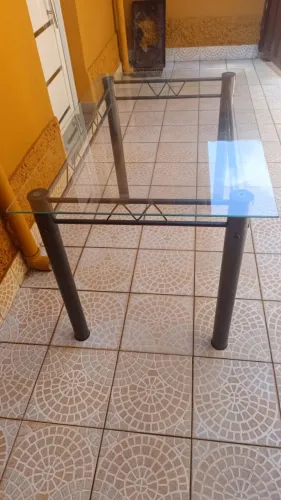 Mesa de metal tampo de vidro