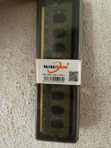 ? MEMÓRIA RAM DDR3 8GB 1600MHz - LACRADA ?