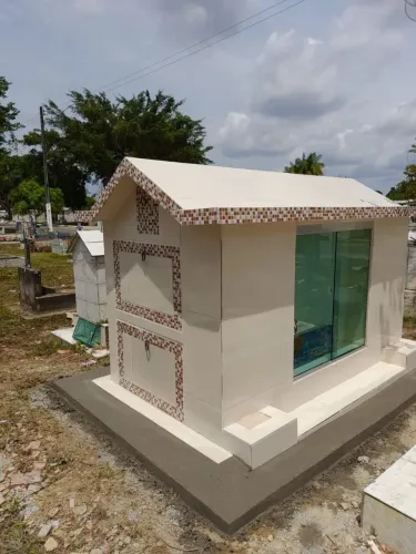 Construtor de jazigos sepulturas e lápides