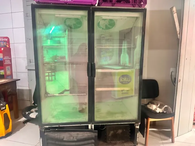 Geladeira expositora