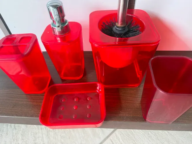 Kit de Banheiro Completo em Acrílico Vermelho