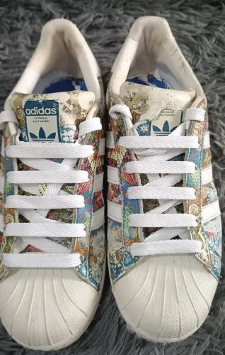 Tênis Adidas Superstar colab Farm Rio