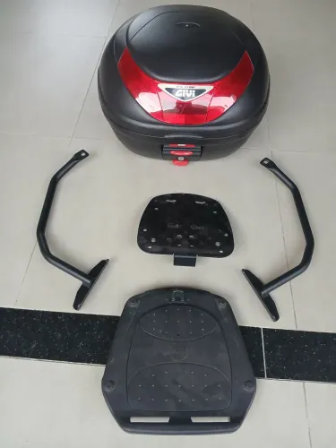 Bau Givi flow 35 litros e suporte bau scan Nmax