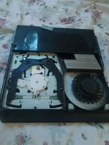 Ps4 Com defeito(Liga mas tem que trocar o Hd)