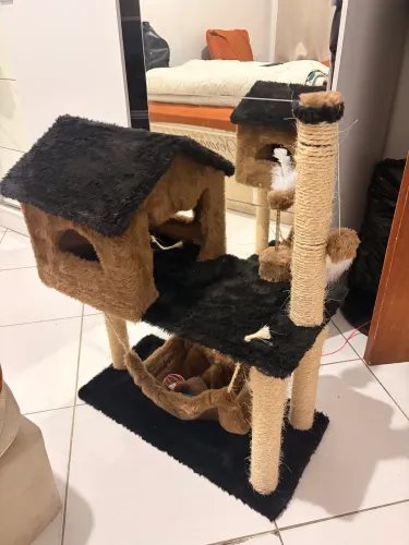 Arranhador casa com rede para gatos