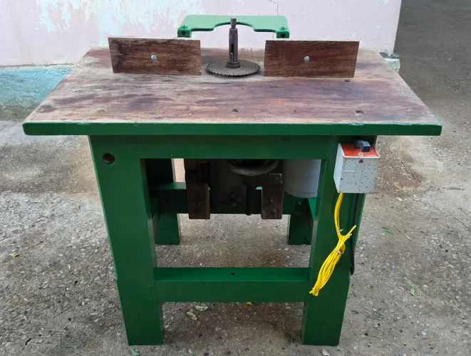 Tupia de bancada com motor