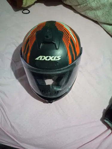 Vende-se um capacete marca axxis