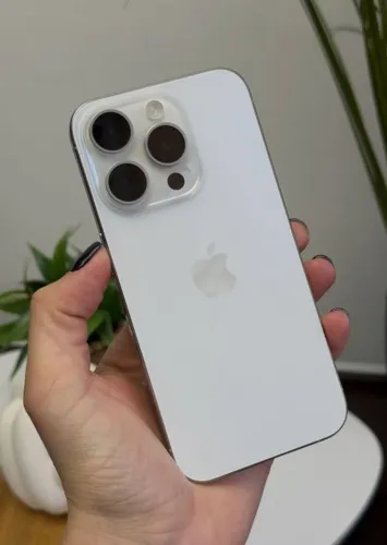 iPhone 15 Pro Branco 256 GB 6 meses de garantia