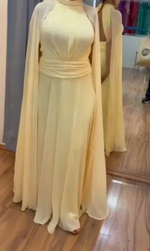 Vestido amarelo manteiga