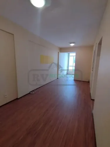 TR - Quarto e sala , reversível para dois , lindooo Centro - Juiz de Fora - MG