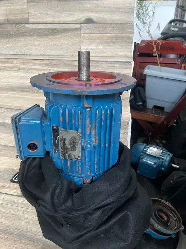 Motor elétrico WEG 4cv