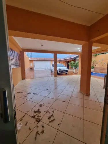 Casa sobrado de 200m² com 03 quartos sendo 01 suíte à venda - Centro em Brodowski
