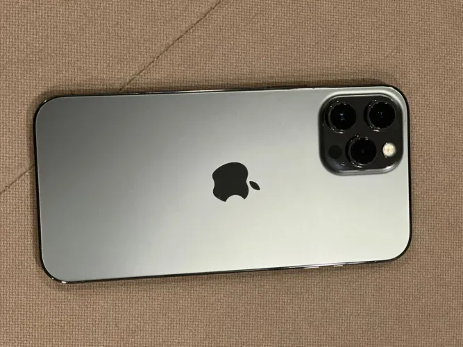 iPhone 12 Pro Max sem detalhes