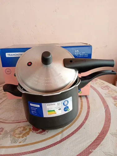 Panela de pressão Tramontina  4,5L Preta