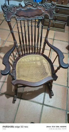 Cadeira de balanço antiga. Antiguidade