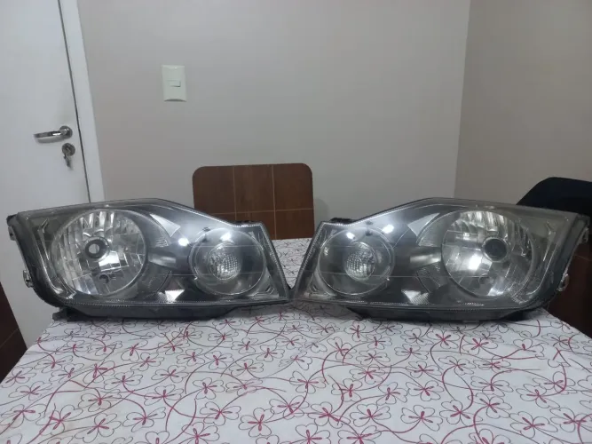 VENDO FARÓIS MÁSCARA NEGRA ECOSPORT 2012