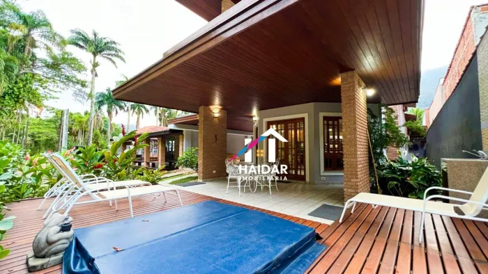 Casa com 6 dormitórios à venda, 450 m² por R$ 4.500.000,00 - Condomínio Pedra Verde - Ubat