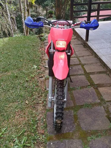 Moto muito nova, pouquinho uso.