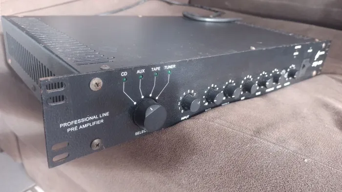 Pré amplificador Sankhya spg 300 com pequeno defeito