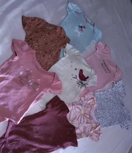 Lote 8 bodies menina 3 meses(6 carter's 2 gerber)