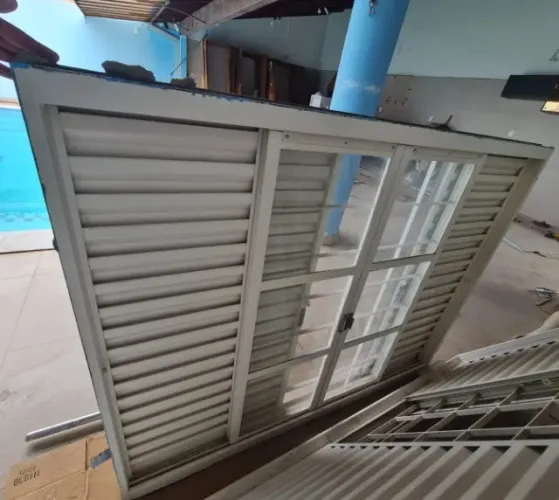 Janela Sasazaki 150x120 Veneziana 6 Folhas com Vidro