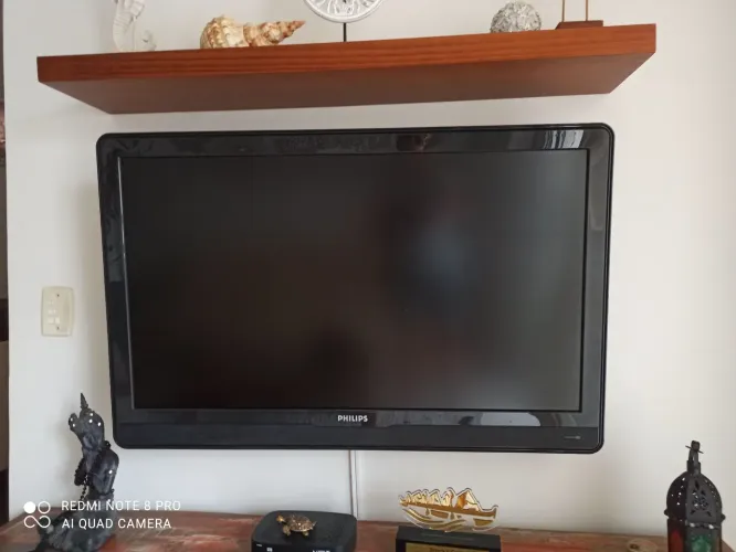 TV PHILIPS 42"<br>N° 42 PFL 3403/78<br>Tela LCD 1366X768p<br> Valor R$400