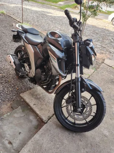 Fazer 250 bem cuidada 