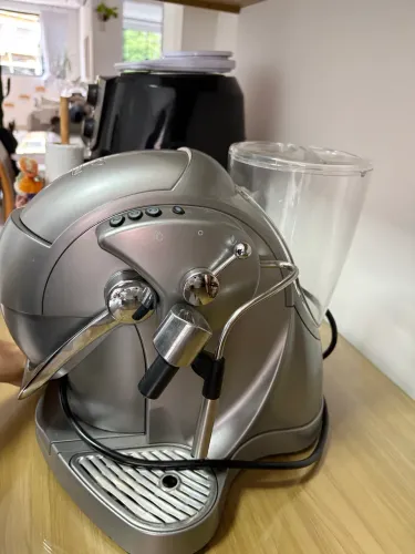 Cafeteira TRES Corações Caffitaly System com vaporizador