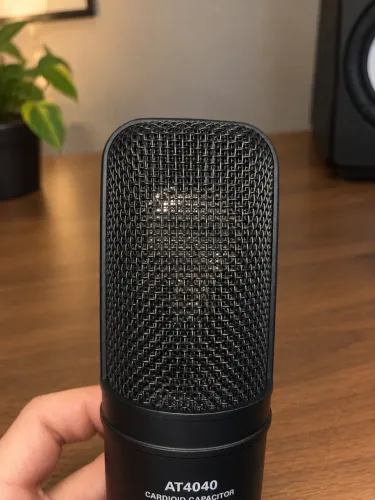 Microfone profissional Audio-Technica AT4040