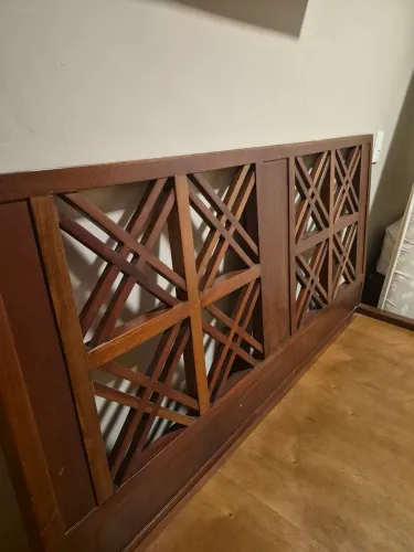 Cama estilo tatame em madeira maciça 