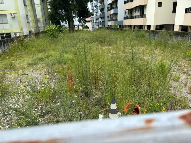 Terreno de frente para a rua Gal. Eurico Gaspar Dutra