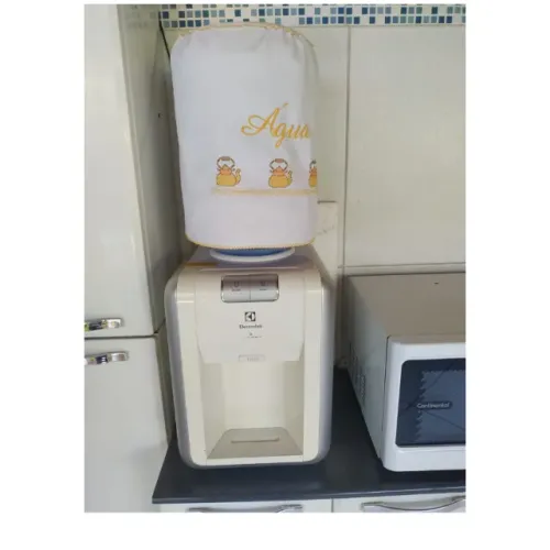 Bebedouro Eletrolux 127 V com sistema refrigeração
