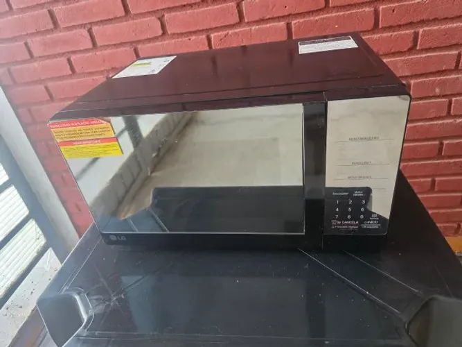Micro-ondas LG 30L Preto 220V - Pouco Uso - MS3097ARA - Menu Brasileiro
