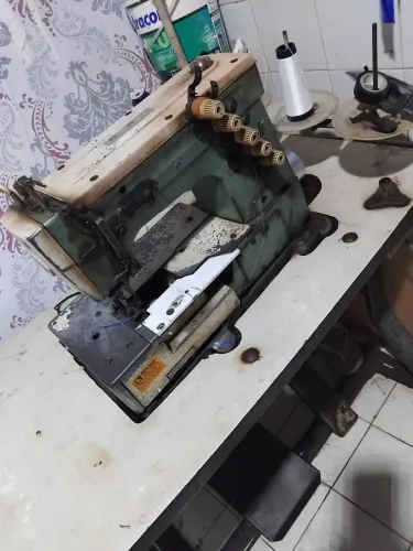 Maquina galoneira