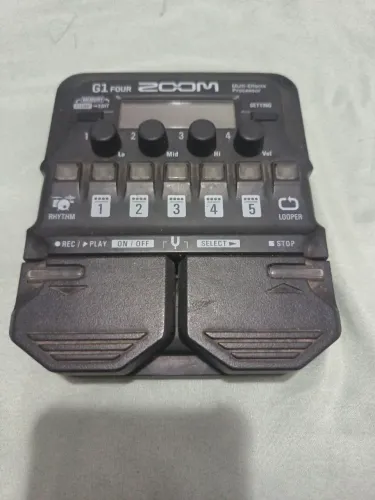 Pedaleira zoom g1four
