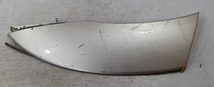 Moldura Parachoque Dianteiro Direito Hilux 2006 / Detalhe