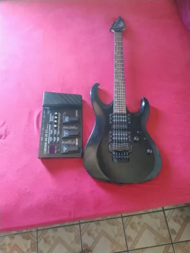 Ótima oportunidade, guitarra e pedaleira top,1.650 (pra sair logo)