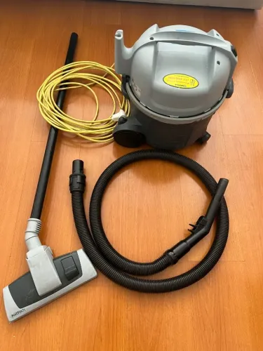 Aspirador linha profissional da Nilfisk VP300 110V com filtro HEPA