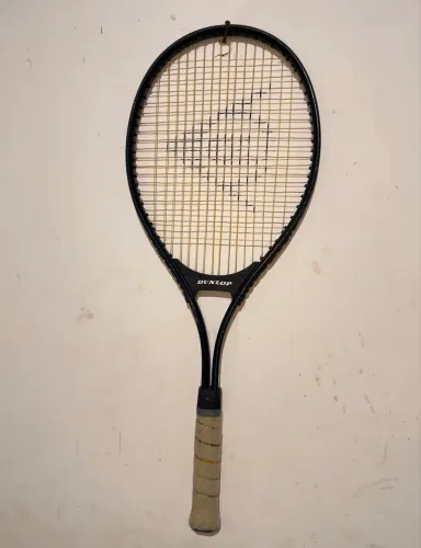 Raquete de Tênis Dunlop - Ótimo Custo-Benefício