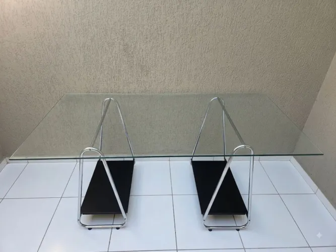 Mesa de escritório blindex Tok Stok 0,90x1,6m