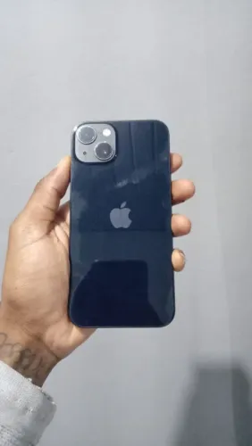 iPhone 13 com alguns trincado na tela mais pegando