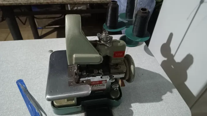 Máquina Overloque motor grande
