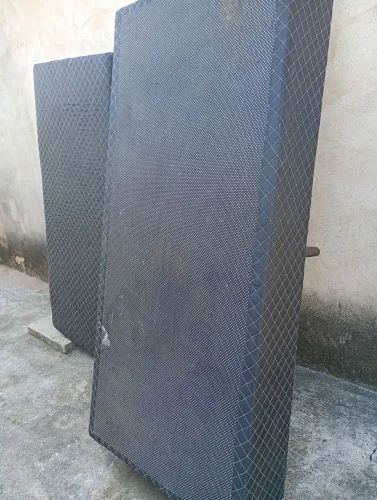 Cama box de solteiro com auxiliar.