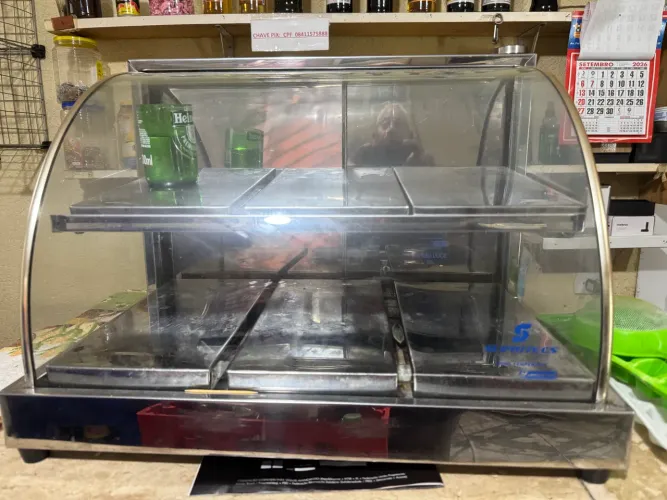 Estufa em inox para salgados com 6 bandejas.
