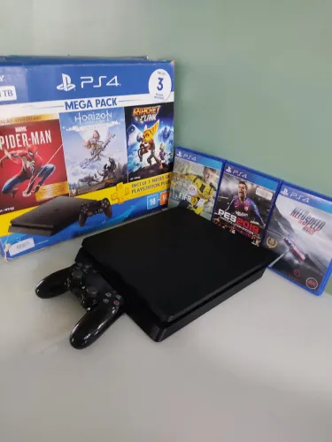 Playstation 4 slim