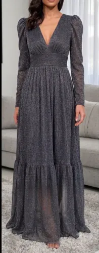 ? VESTIDO NOVO SEM ETIQUETA ? ? Longo com brilho elegante ? Tamanho M (veste 38/40)