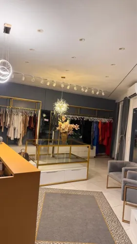 Vendo uma loja linda.