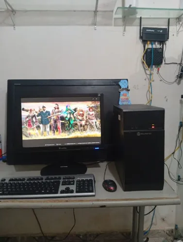 Vende se Pc completo core i3 6 geração 12gb memória ddr4 HD 500gb trecado mause monitor 20