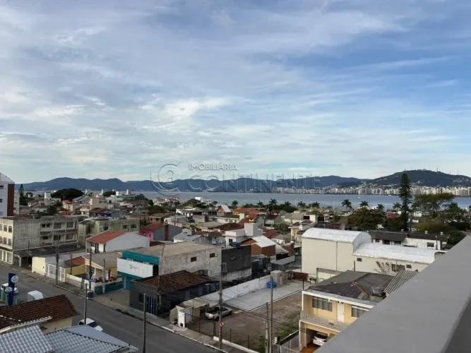 COBERTURA PLANA À VENDA - BALNEÁRIO ESTREITO - 2 DORMITÓRIOS - 2 VAGAS - TERRAÇO - ESPAÇO